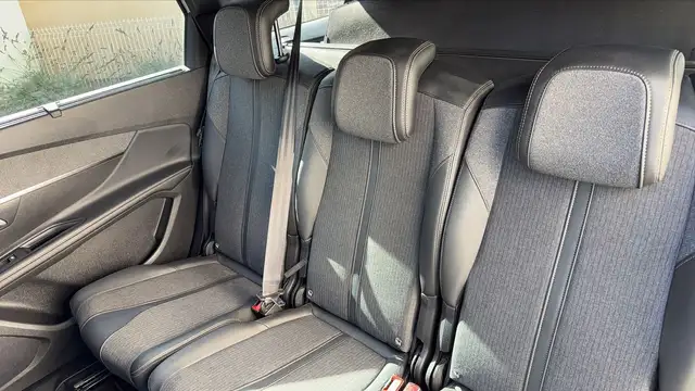 Peugeot 5008 view 9