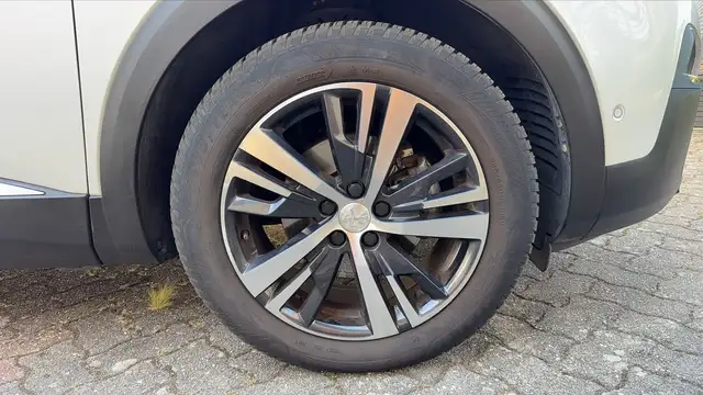 Peugeot 5008 view 17