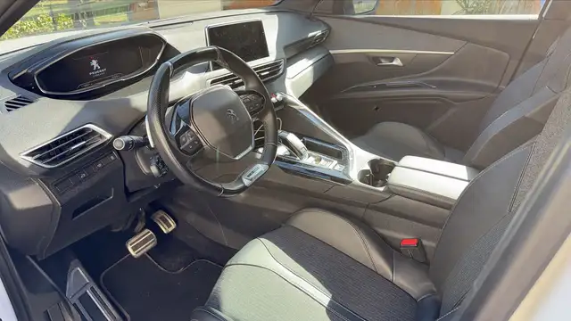 Peugeot 5008 view 8