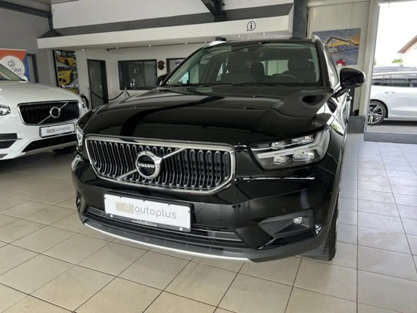 Volvo XC40 T3 Momentum Pro BLIS Kamera LED WinterPaket Schwarz - 2