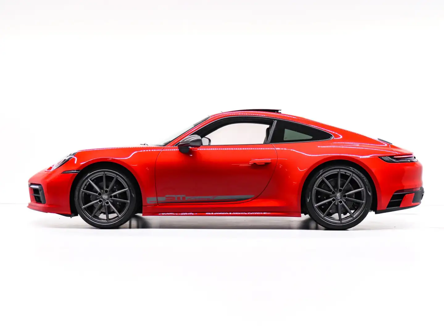 Porsche 992 Carrera T Rood - 2