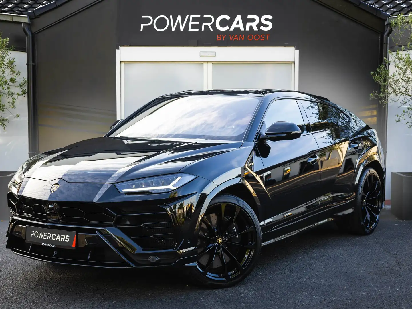 Lamborghini Urus FULL BLACK | FIRST OWNER | PANO | TV | FULL Zwart - 1
