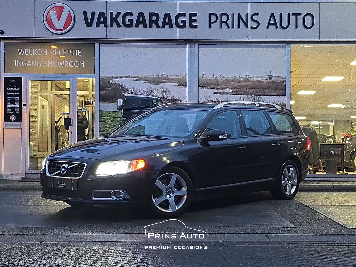 Volvo V70 2.0T R-Edition |STOELVERW.|ORIG. NL|1e EIG.|CRUISE Zwart - 1