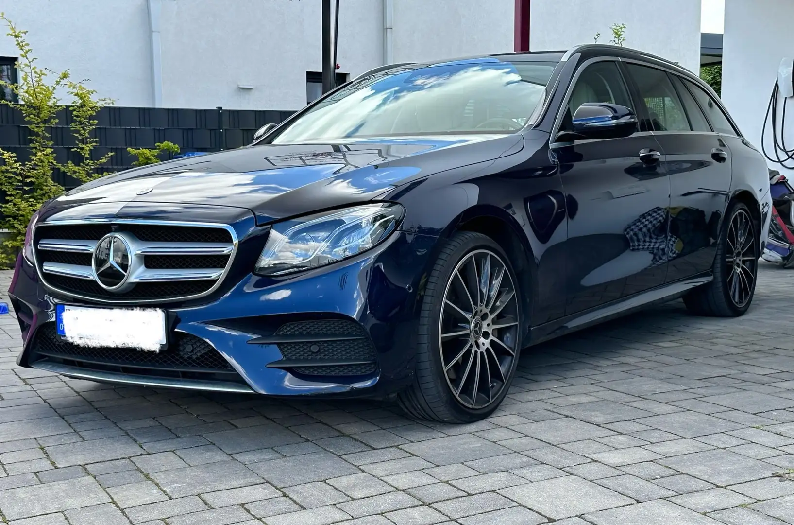 Mercedes-Benz E 400 d 4Matic T 9G-TRONIC AMG Line - 1