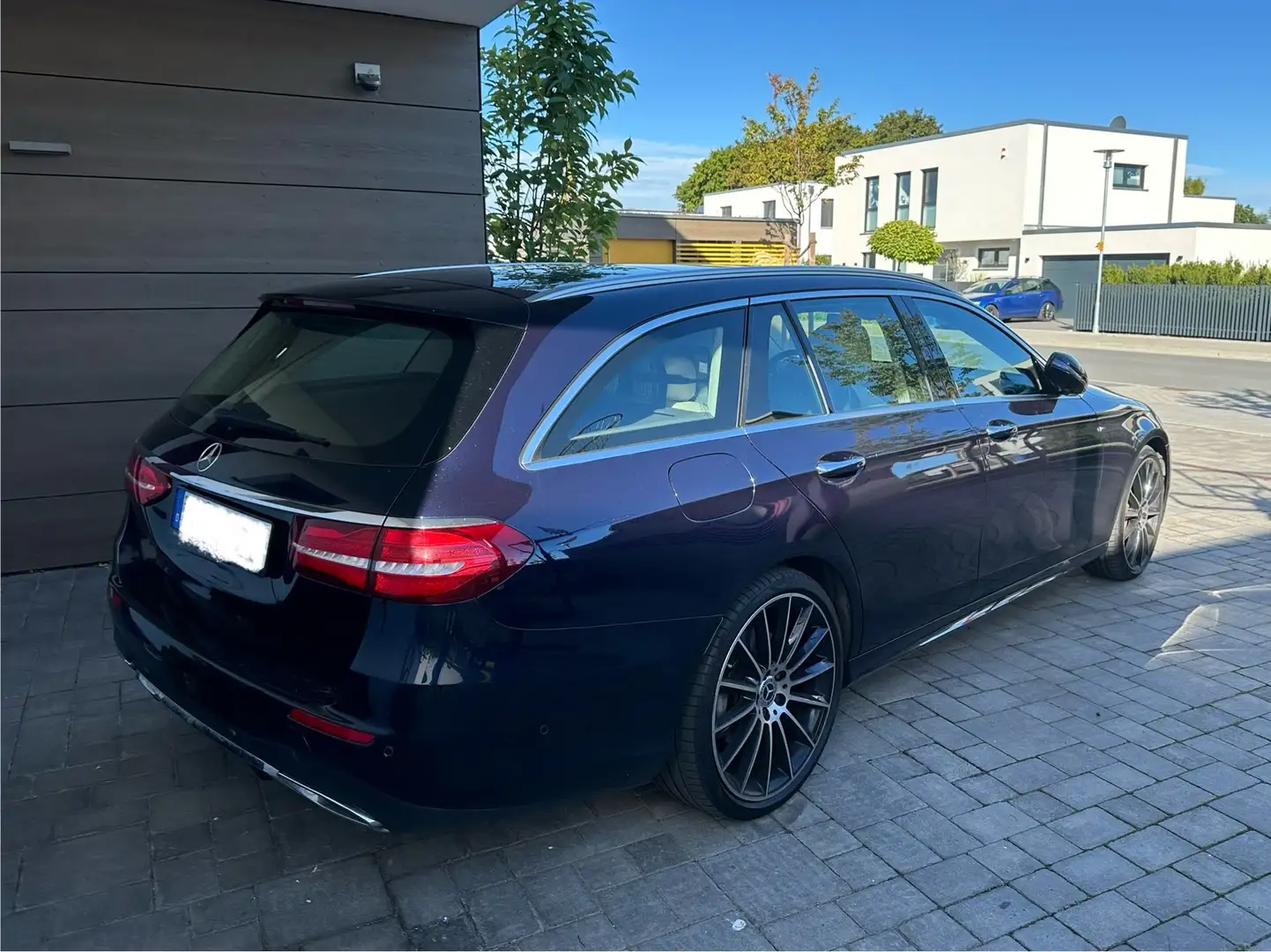 Mercedes-Benz E 400 d 4Matic T 9G-TRONIC AMG Line - 2