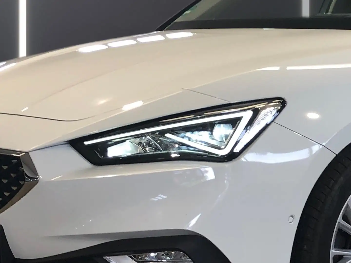 SEAT Leon XCELLENCE Seat Leon 1.5 TSI ACT Xcellence Weiß - 2