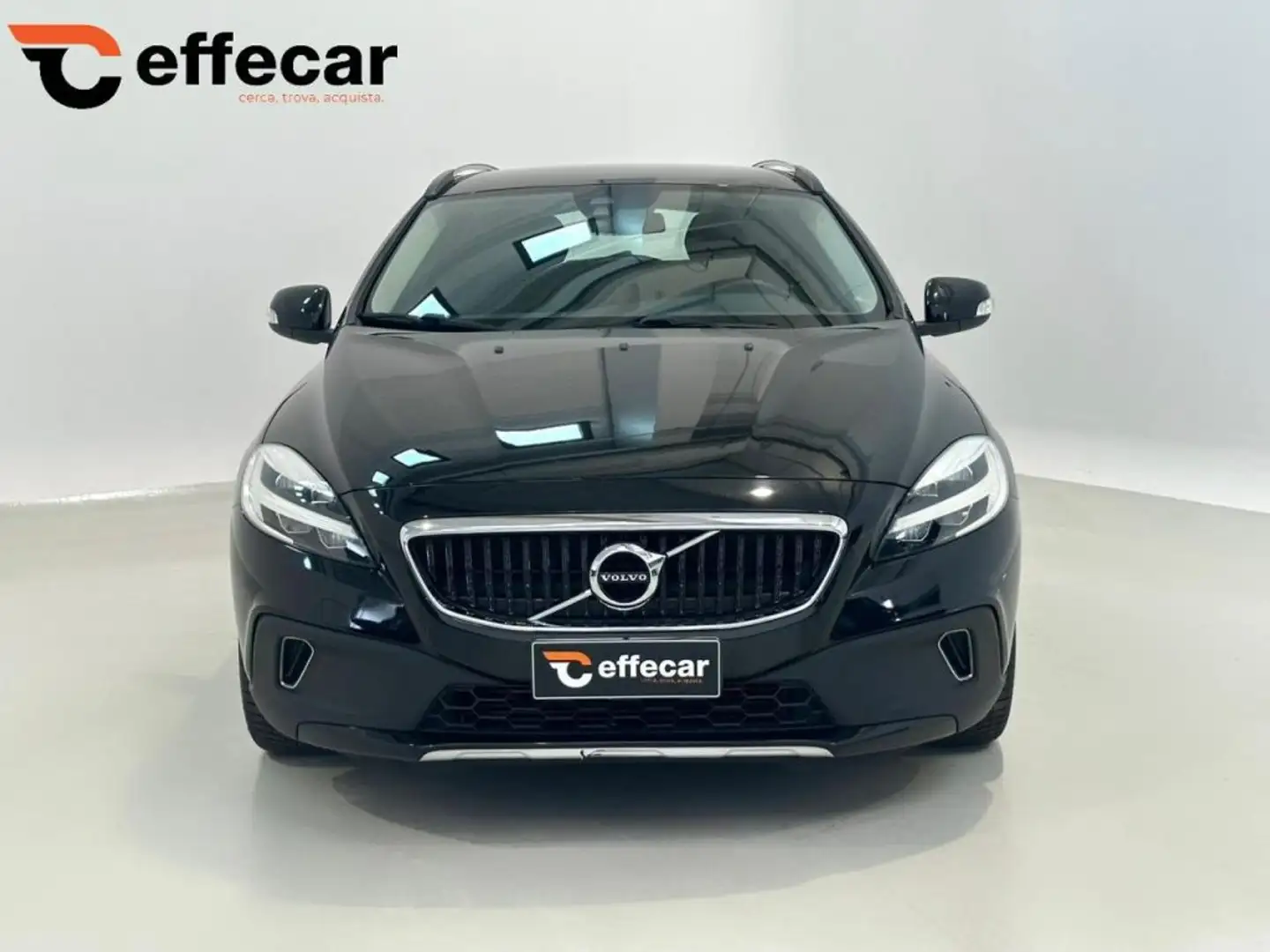 Volvo V40 Cross Country D2 AUTOCARRO Noir - 2