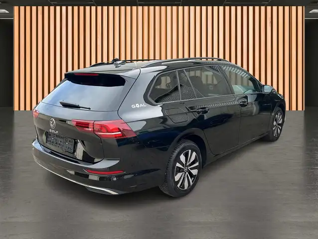 Volkswagen Golf view 4