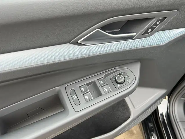 Volkswagen Golf view 6