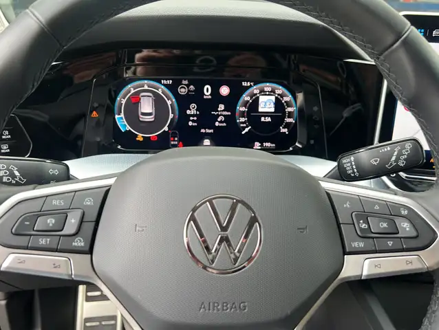 Volkswagen Golf view 8