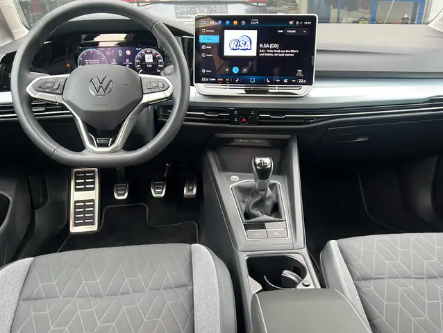 Volkswagen Golf view 3