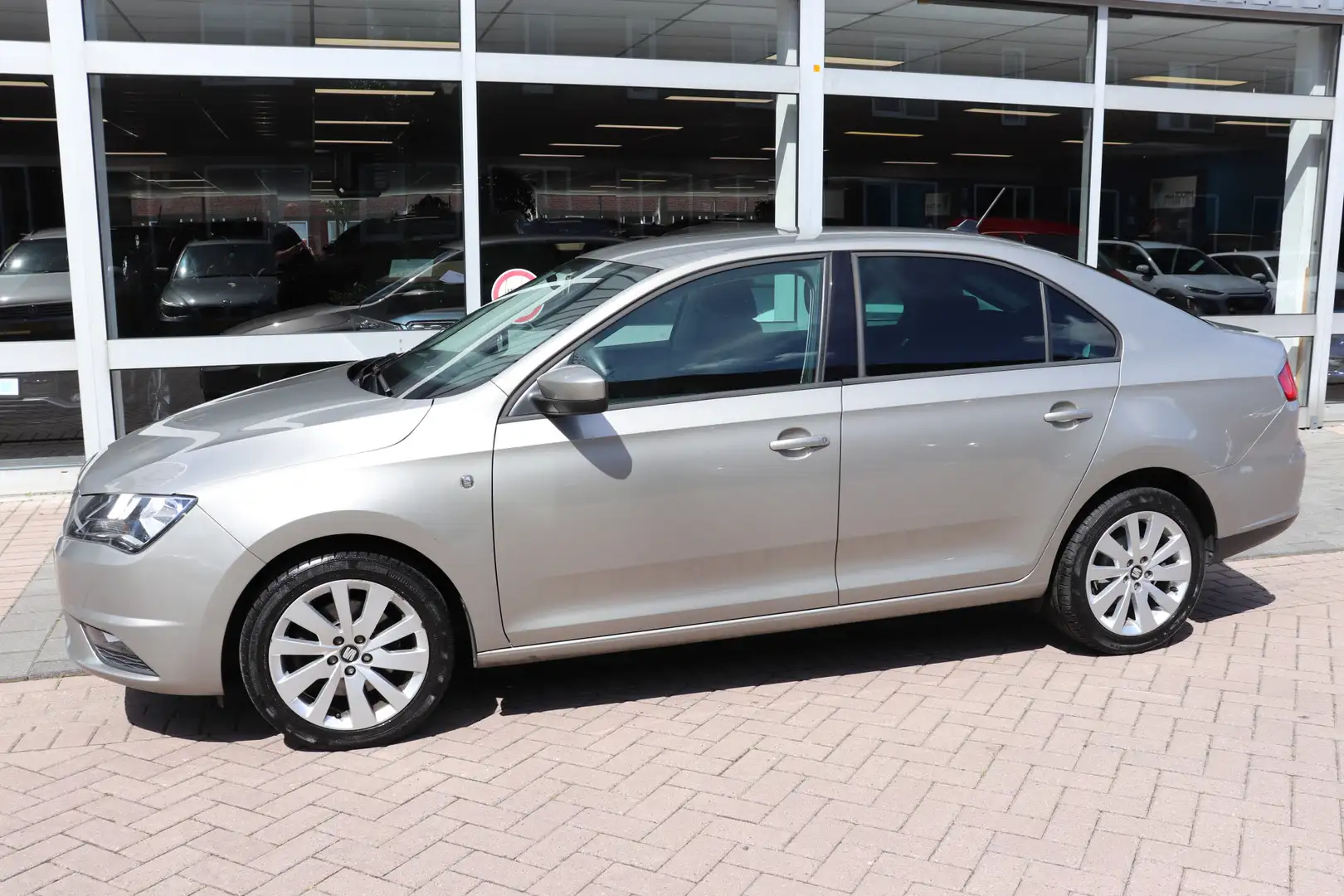 SEAT Toledo 1.2 TSI Businessline High. Veel beenruimte, koffer Beige - 2