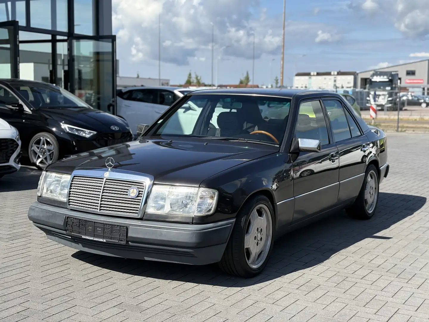 Mercedes-Benz 260 E Zwart - 1