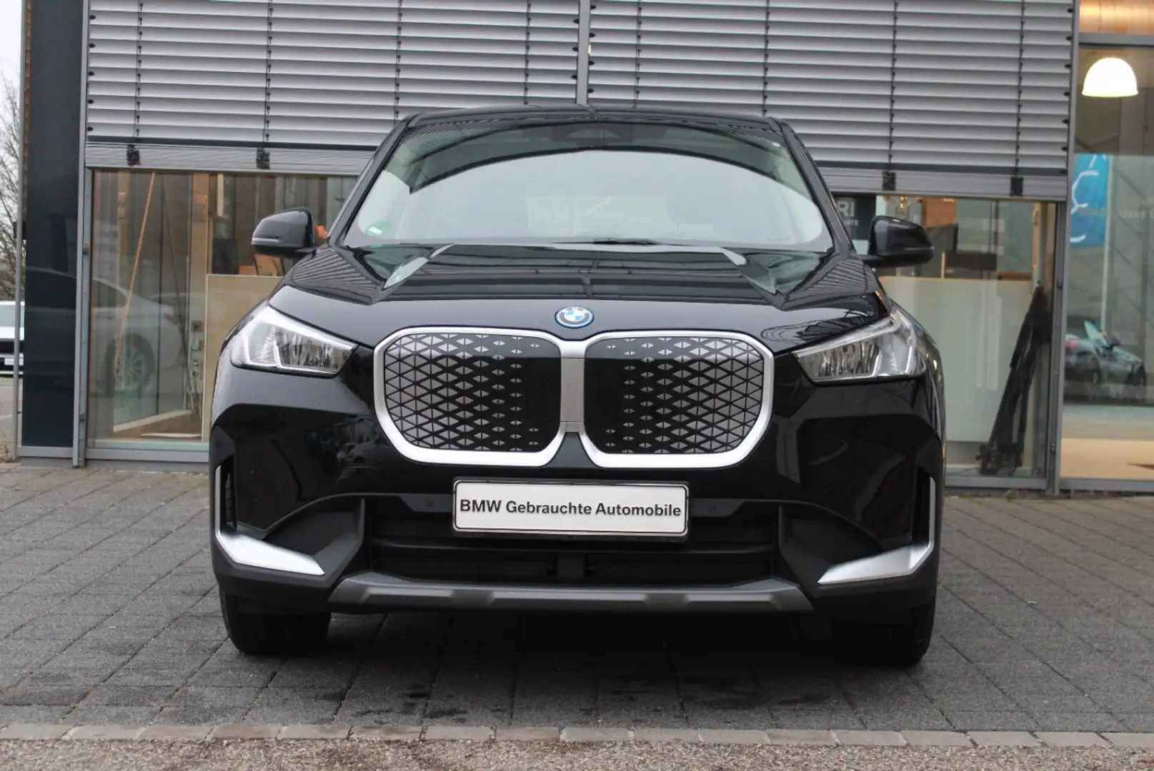 BMW iX1 xDrive30 Navi LED AHK Kamera SH DrivAssistan Schwarz - 2