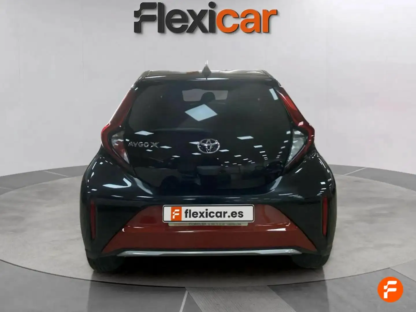 Toyota Aygo 1.0 VVT-I 72CV Trendy Edition Rojo - 2