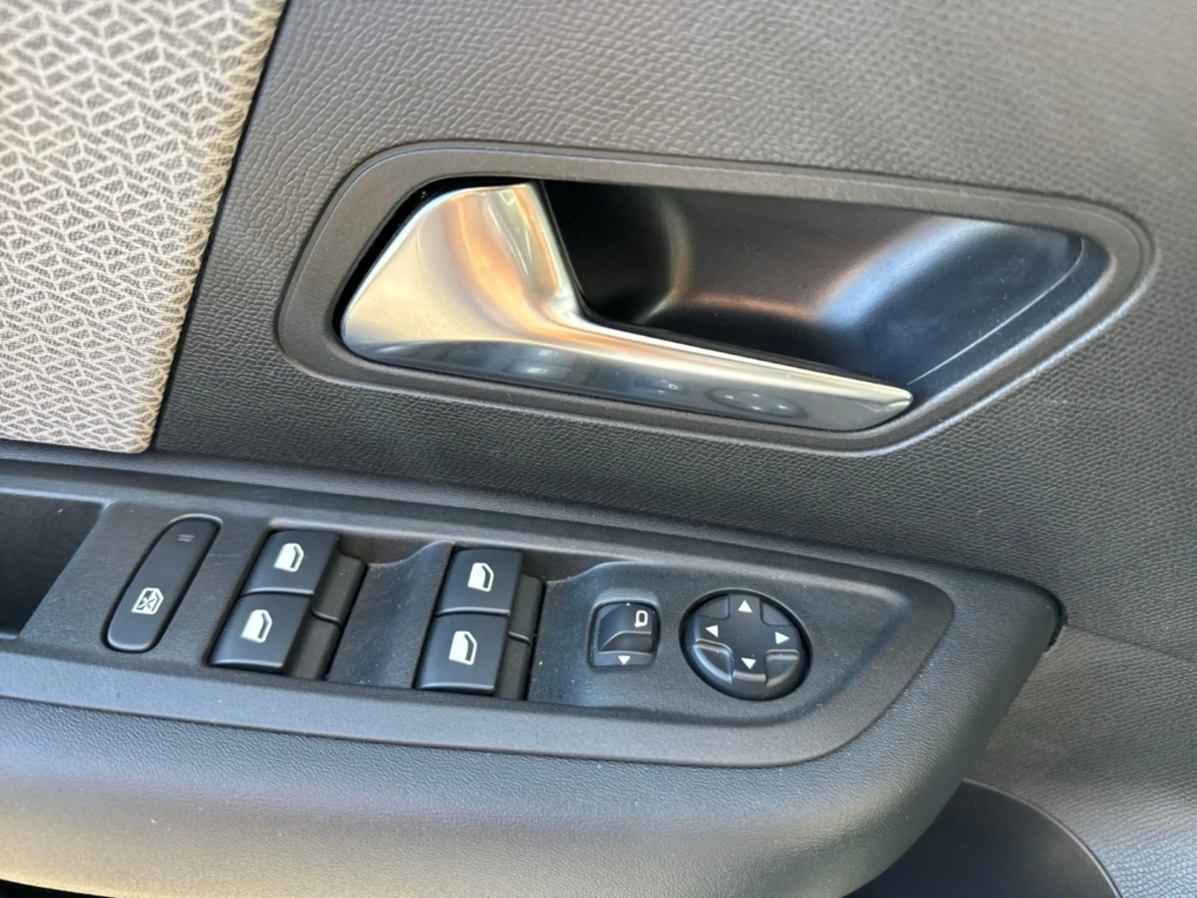 Citroen C4 Hybrid 100 e-DSC6 Winter + Sommerräder Apple CarPl — photo 15