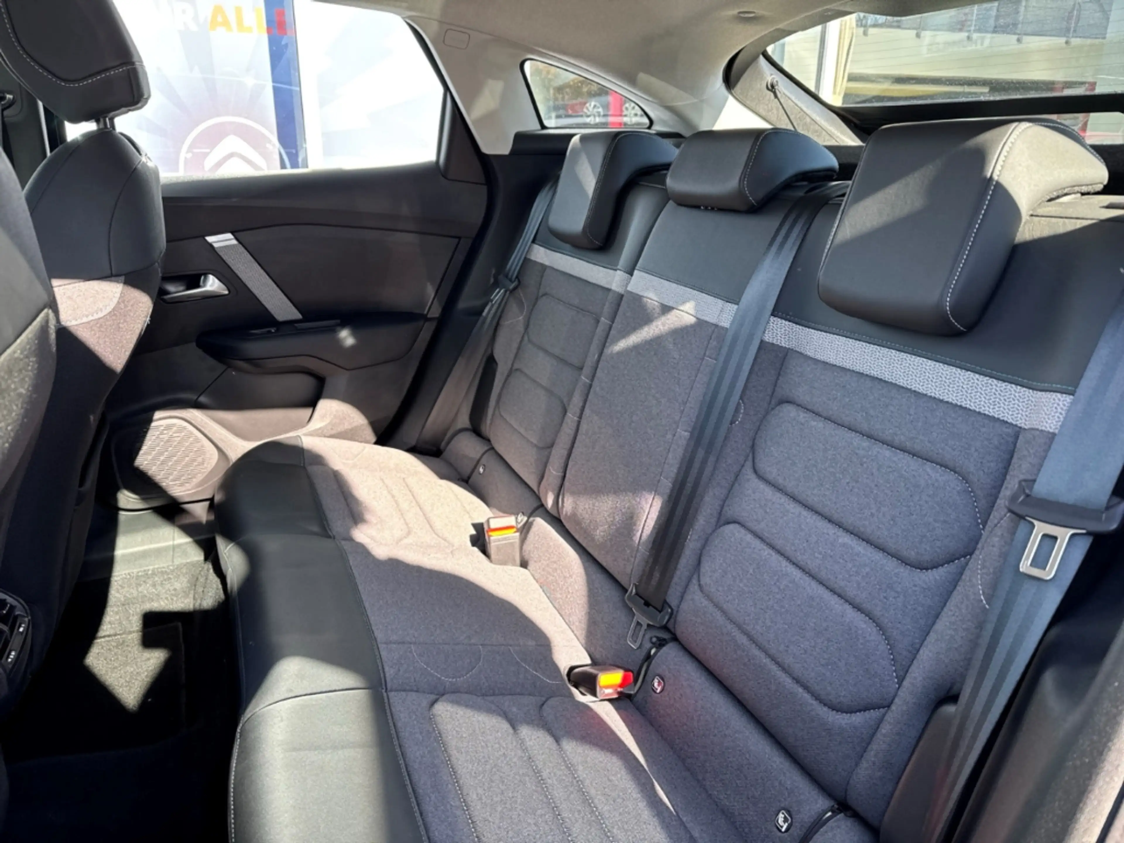 Citroen C4 Hybrid 100 e-DSC6 Winter + Sommerräder Apple CarPl — photo 9
