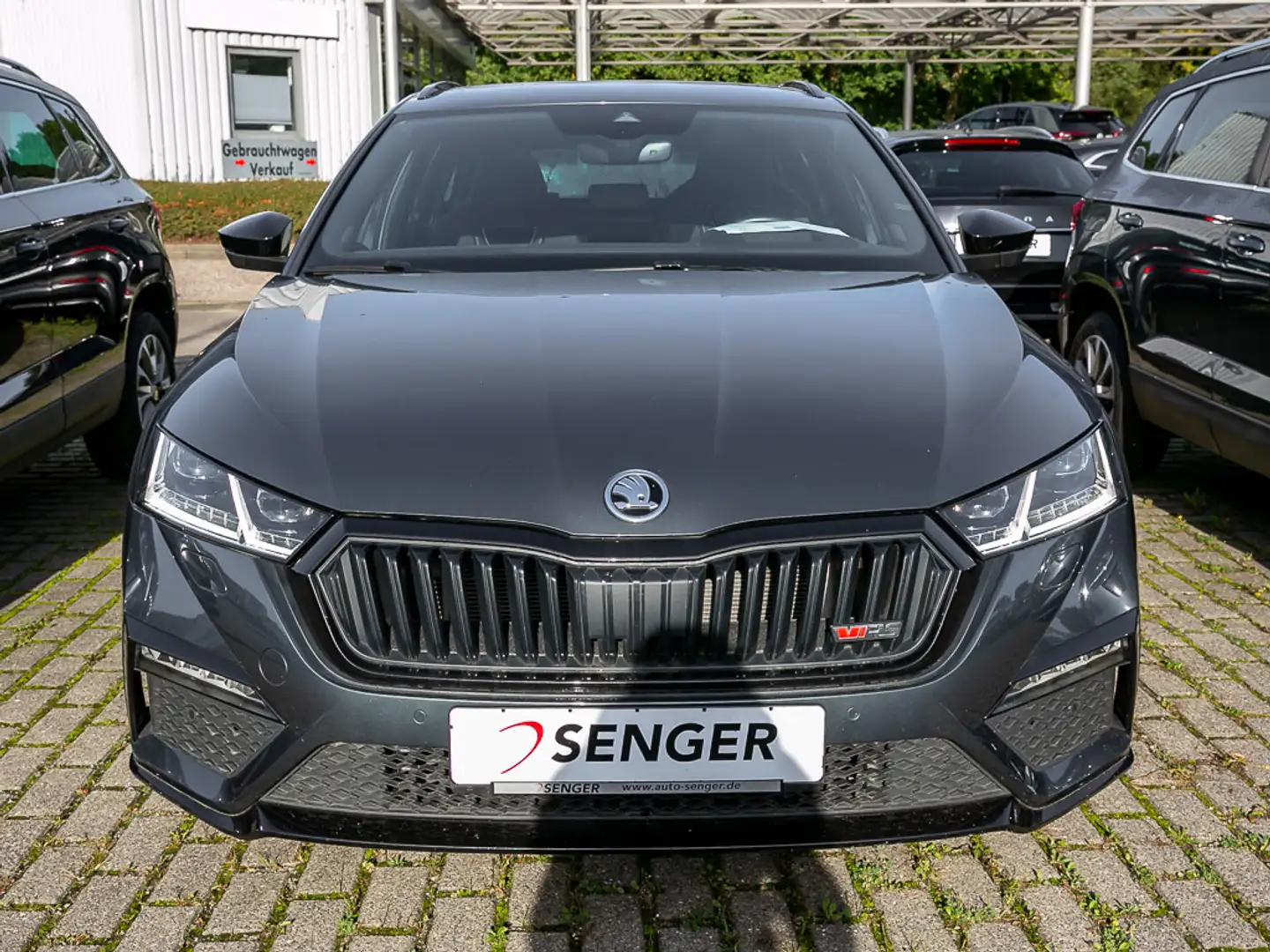Skoda Octavia Combi 2.0 TDI RS Plus DSG Navi Pano AHK Gris - 2