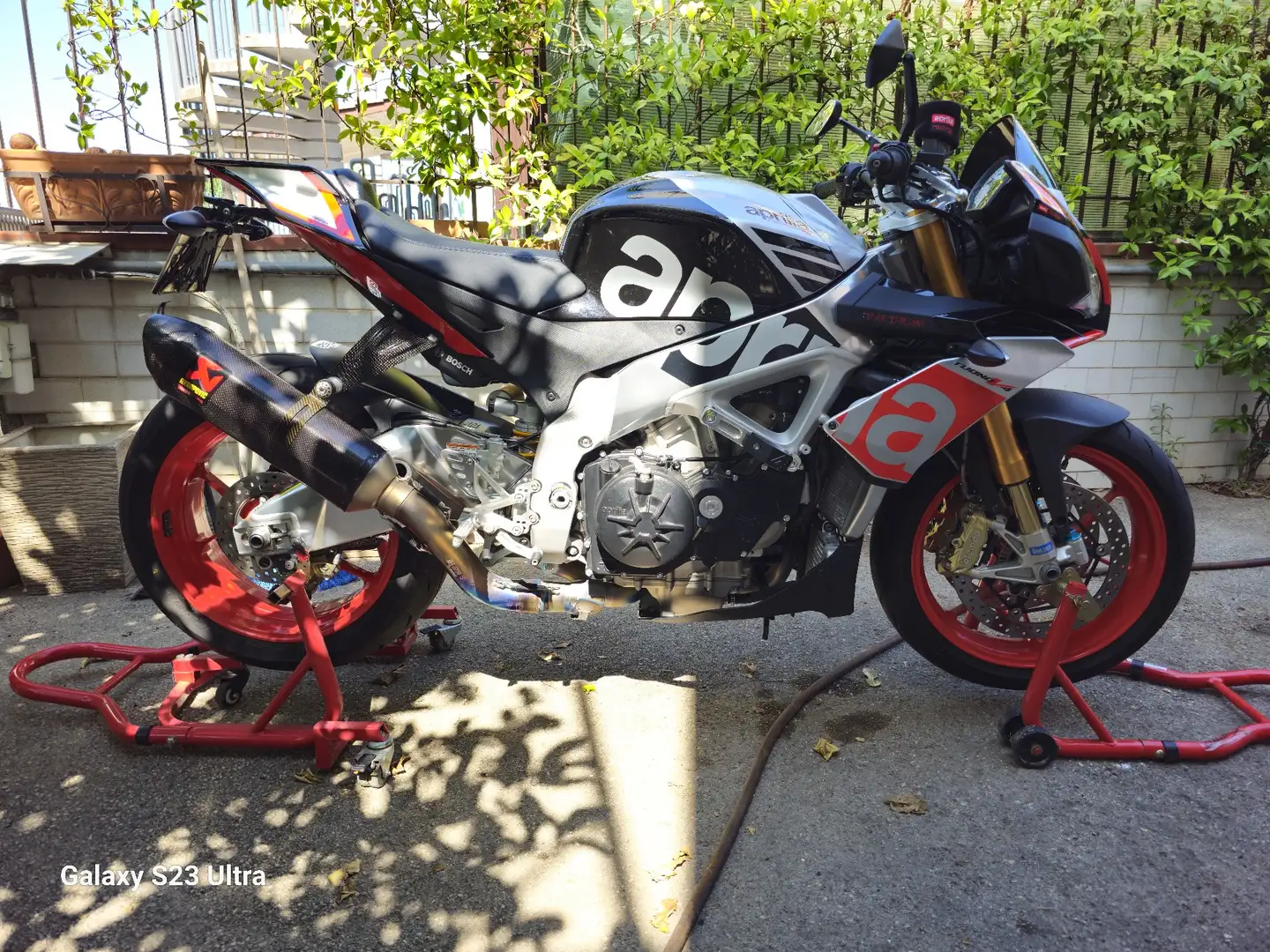 Aprilia Tuono factory Argintiu - 1