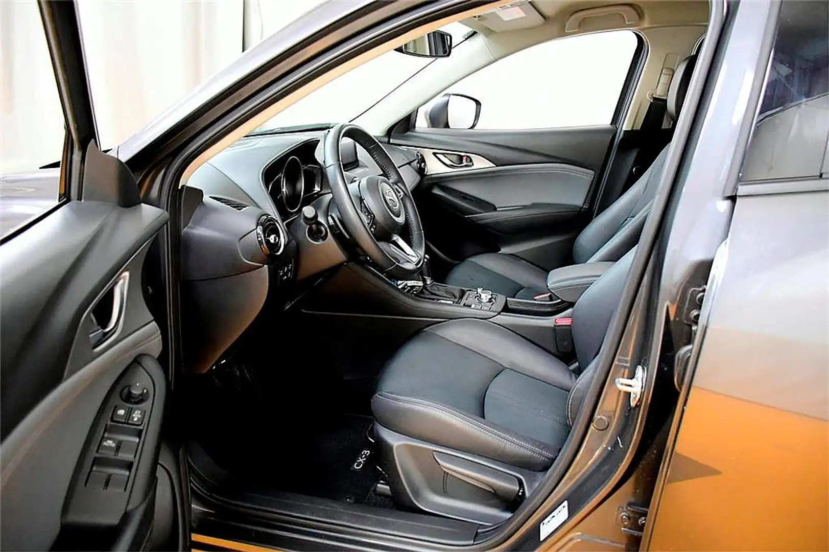 Mazda CX-3 G121 Revolution Aut. Grau - 2