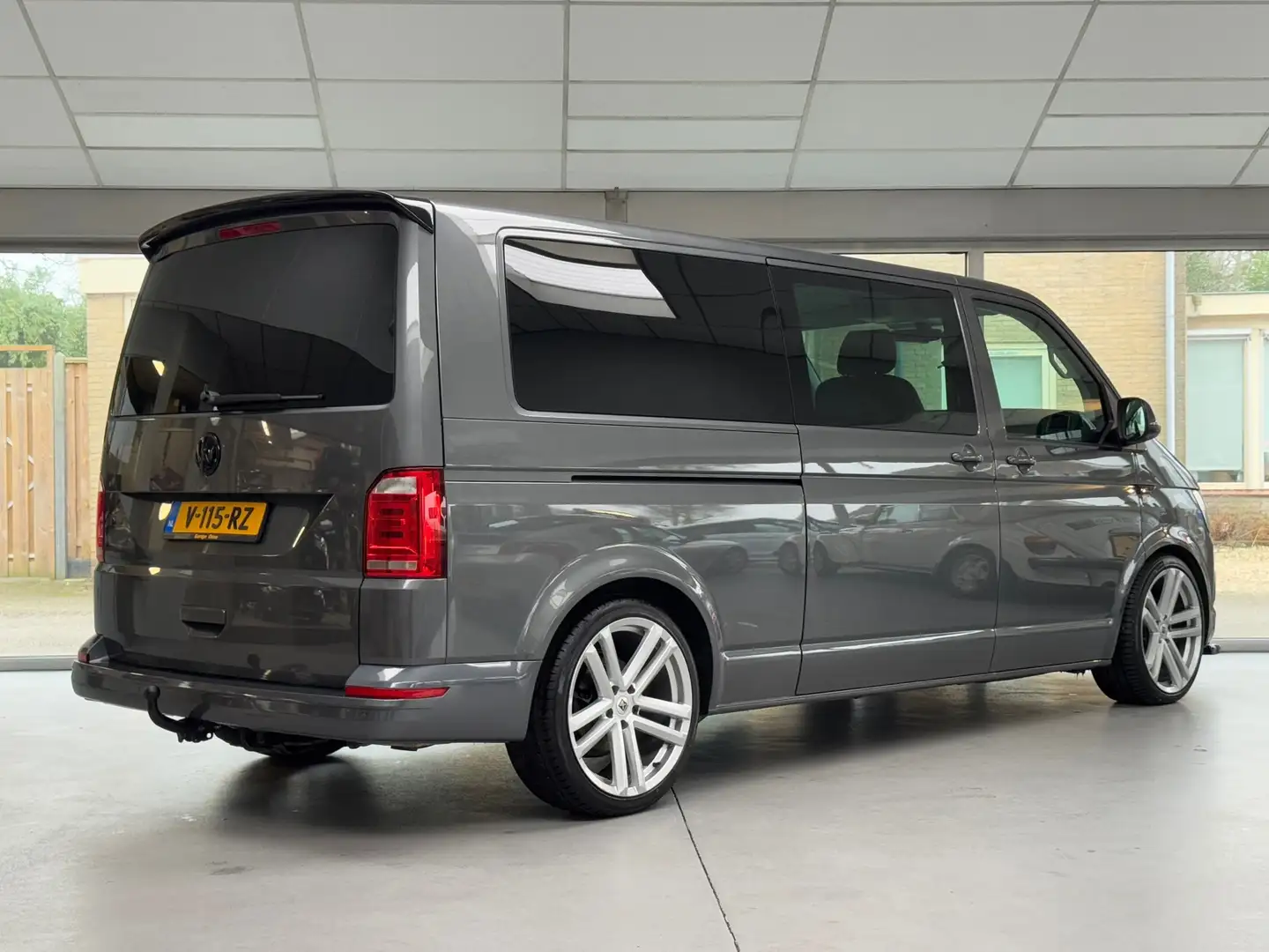 Volkswagen Transporter 2.0 TDI L2H1 DC Highline |Led|Stoelverwarming|Trek - 2