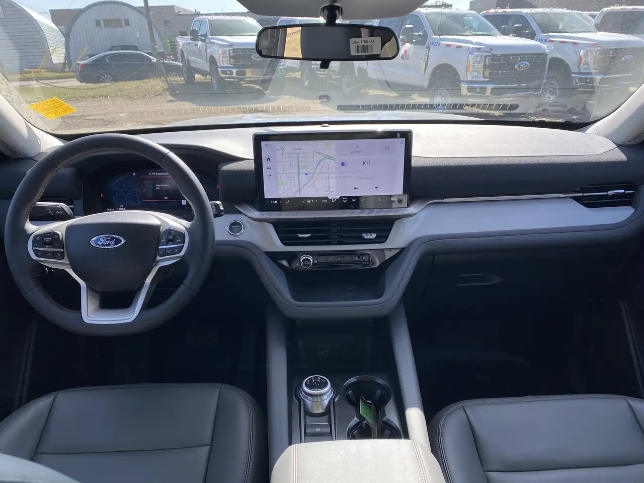 Ford Explorer снимка Ford Explorer