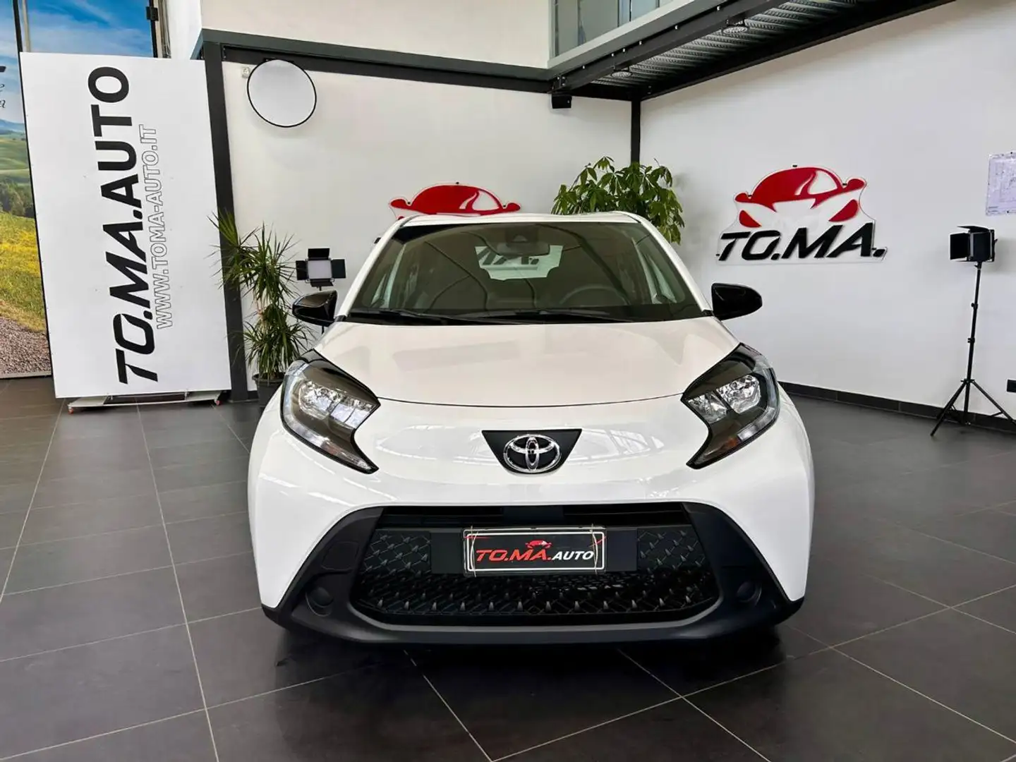 Toyota Aygo X 1.0 VVT-i 72 CV 5 porte Active S-CVT Blanc - 2
