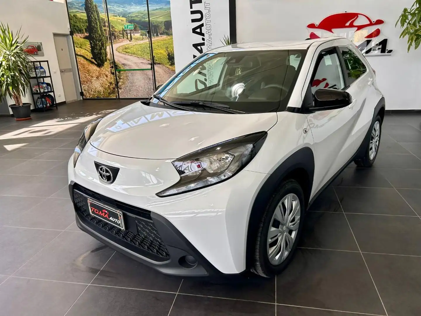 Toyota Aygo X 1.0 VVT-i 72 CV 5 porte Active S-CVT Blanc - 1