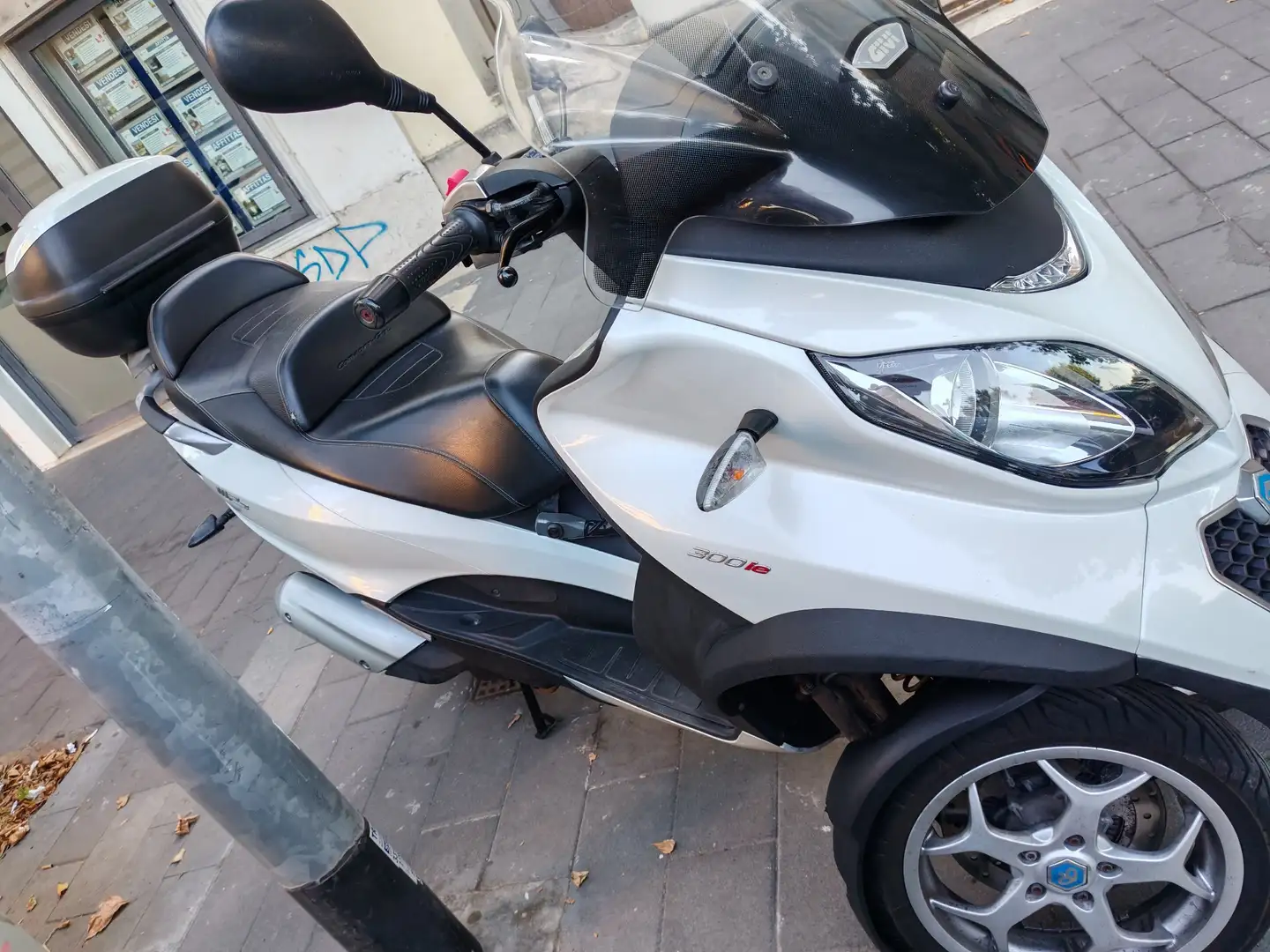 Piaggio MP3 300 business Bianco - 2