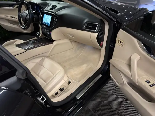 Maserati Ghibli view 15