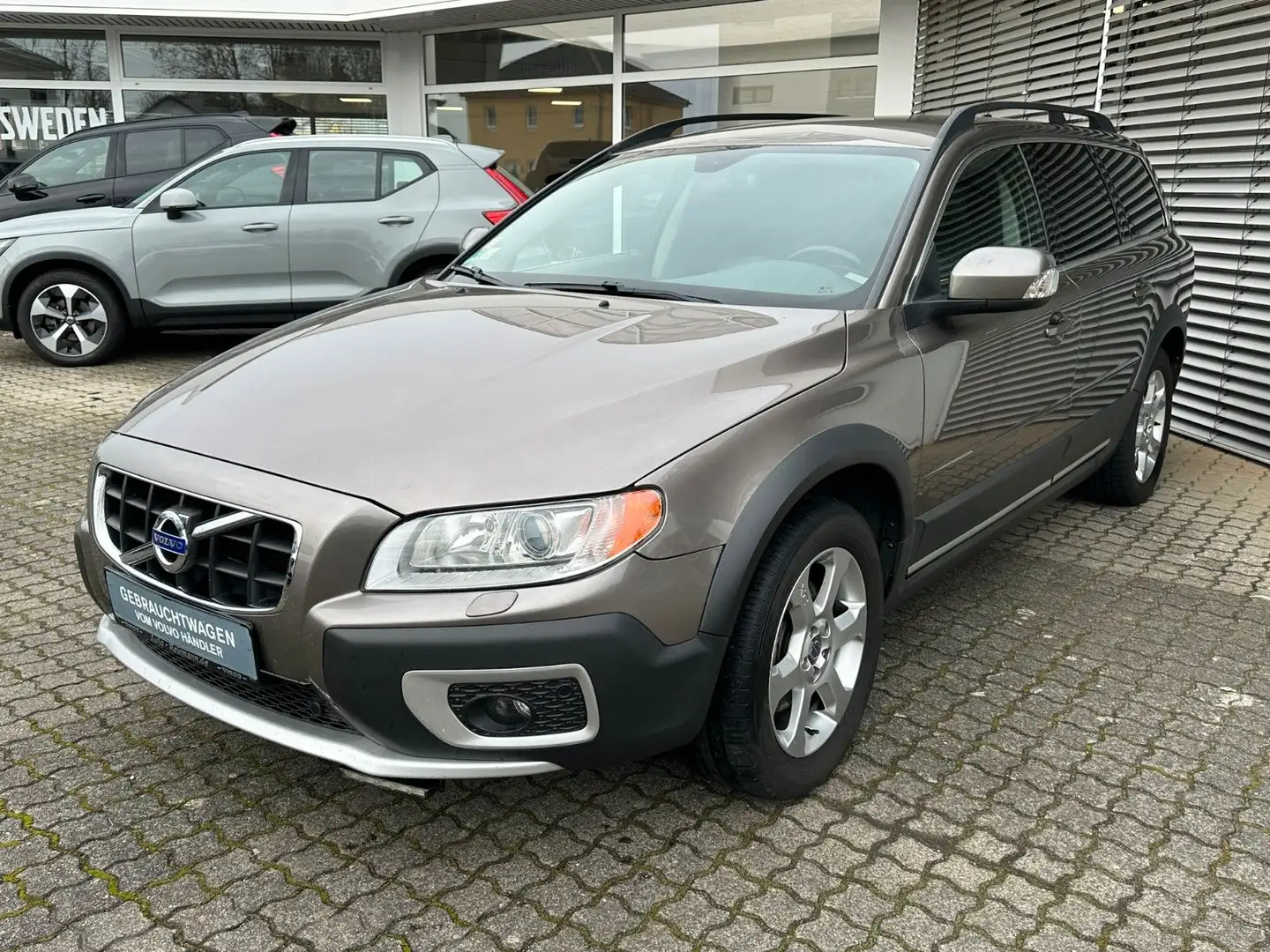 Volvo XC70 Momentum 2WD Grau - 2
