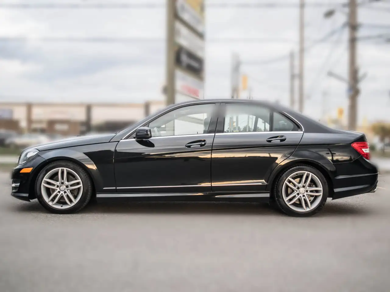 Mercedes-Benz C-Class снимка Mercedes-Benz C-Class