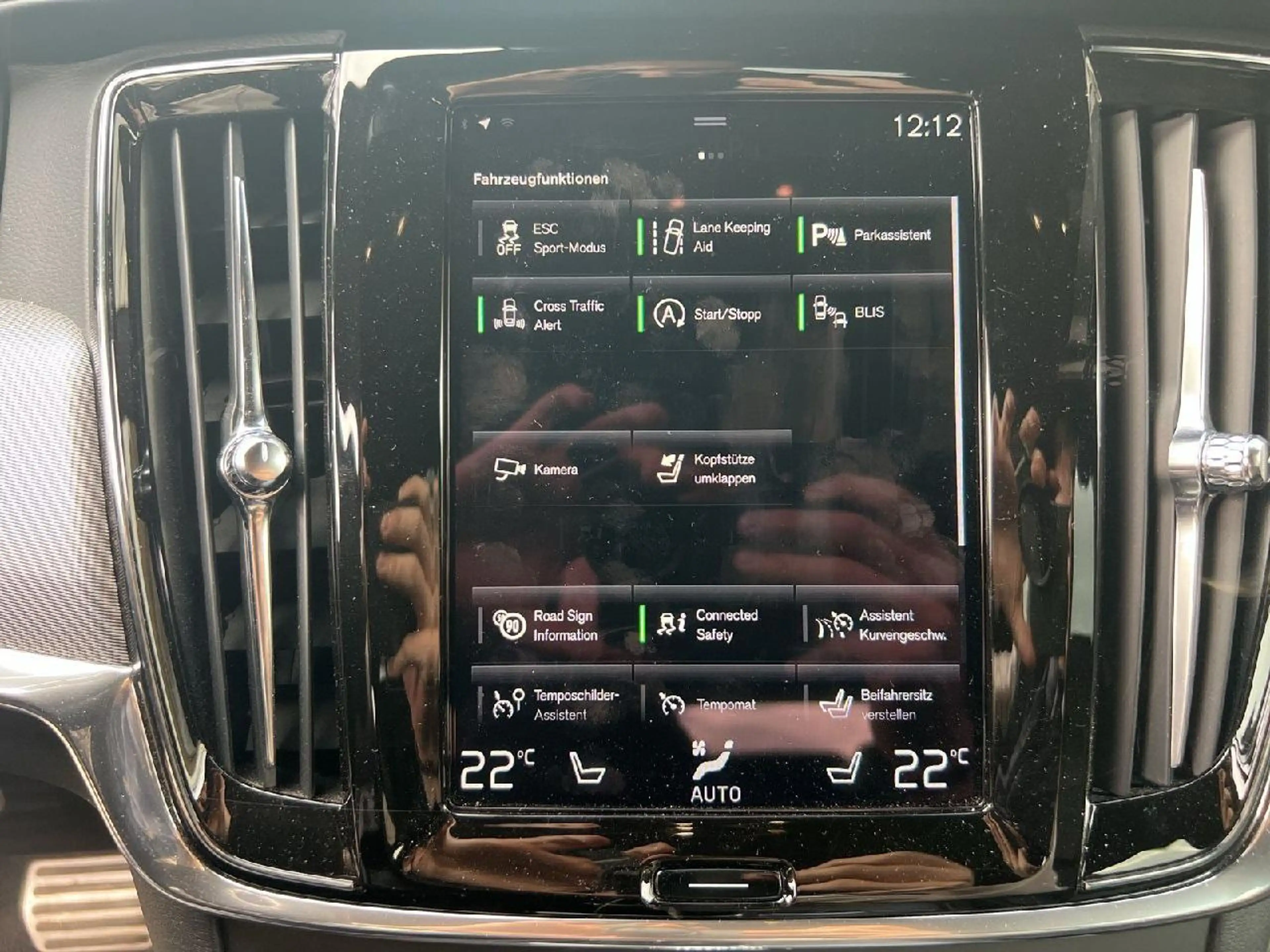 Volvo V90 R Design AWD,BLIS,H/K,360°,AHK,NAVI,DAB,SPURHALTE — photo 10