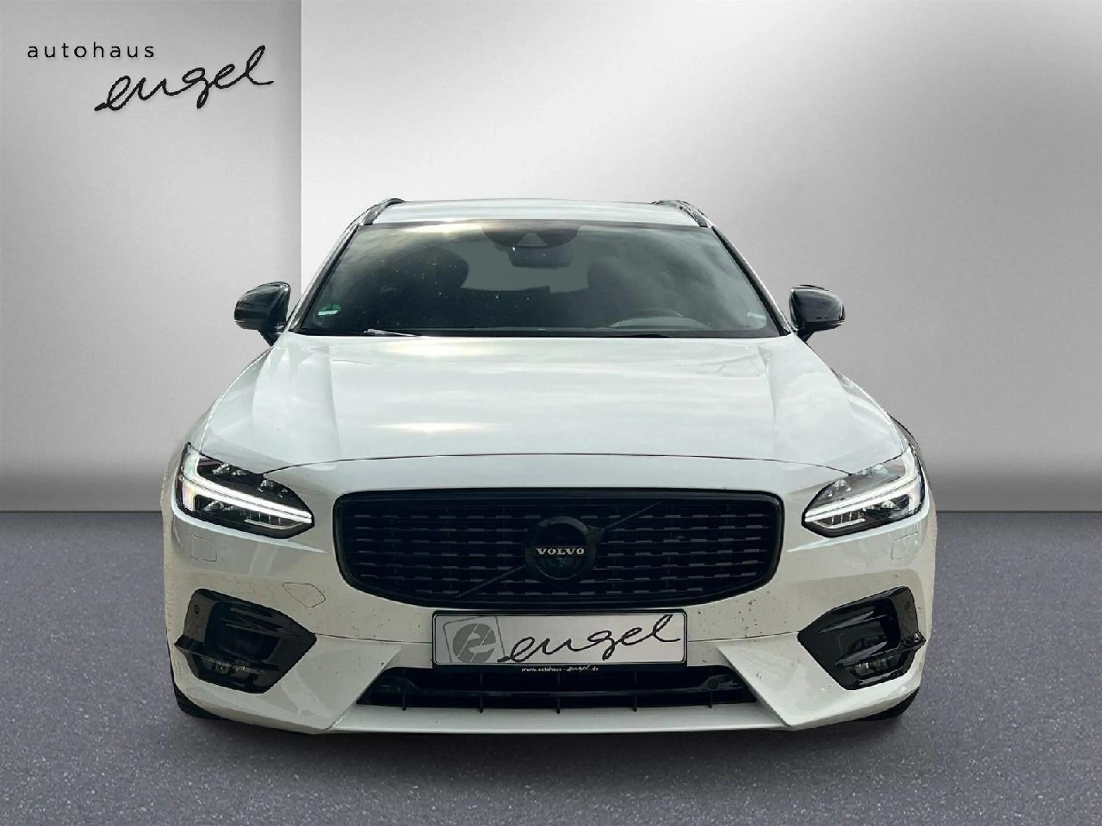 Volvo V90 R Design AWD,BLIS,H/K,360°,AHK,NAVI,DAB,SPURHALTE — photo 3