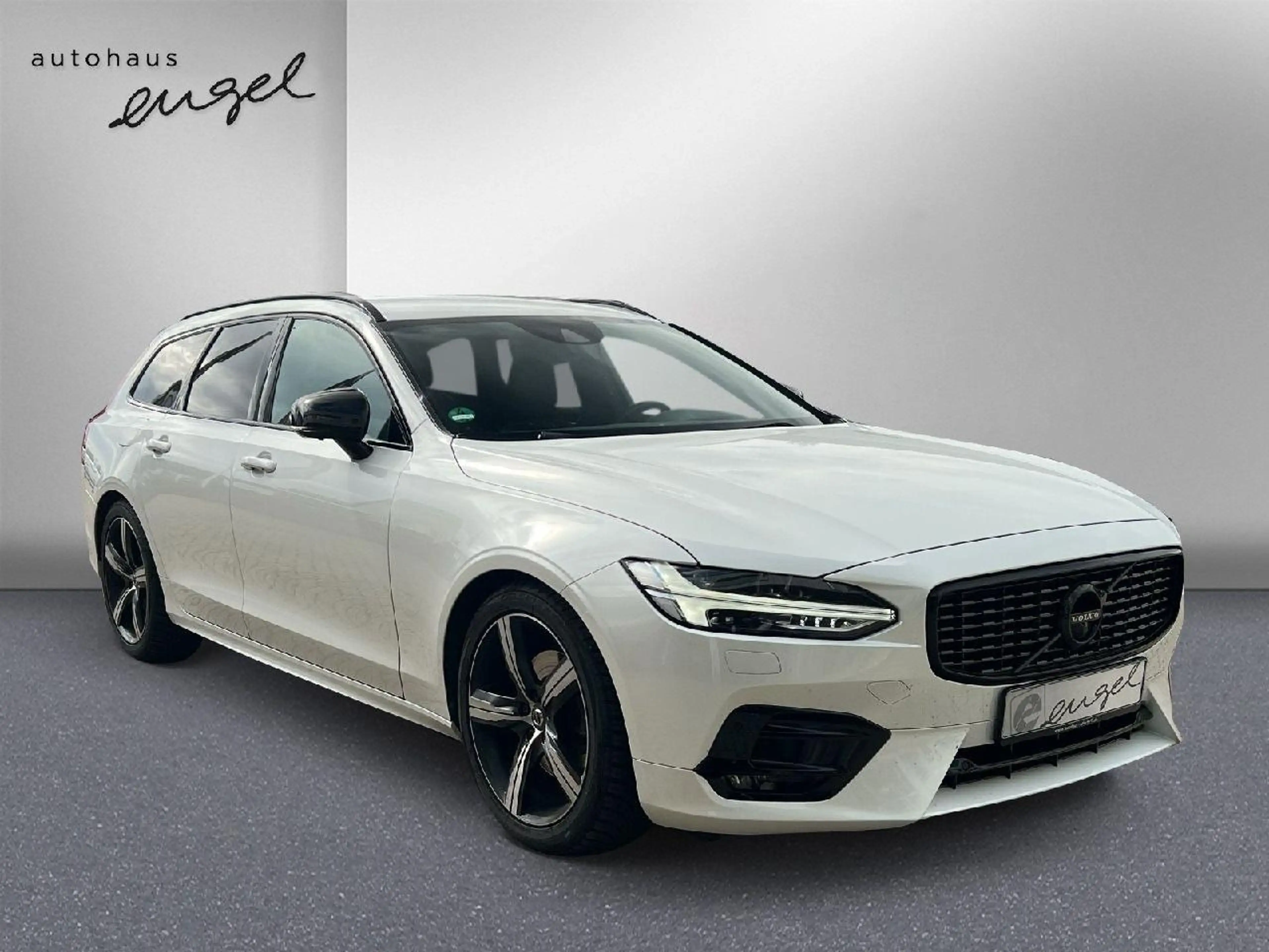 Volvo V90 R Design AWD,BLIS,H/K,360°,AHK,NAVI,DAB,SPURHALTE — photo 4