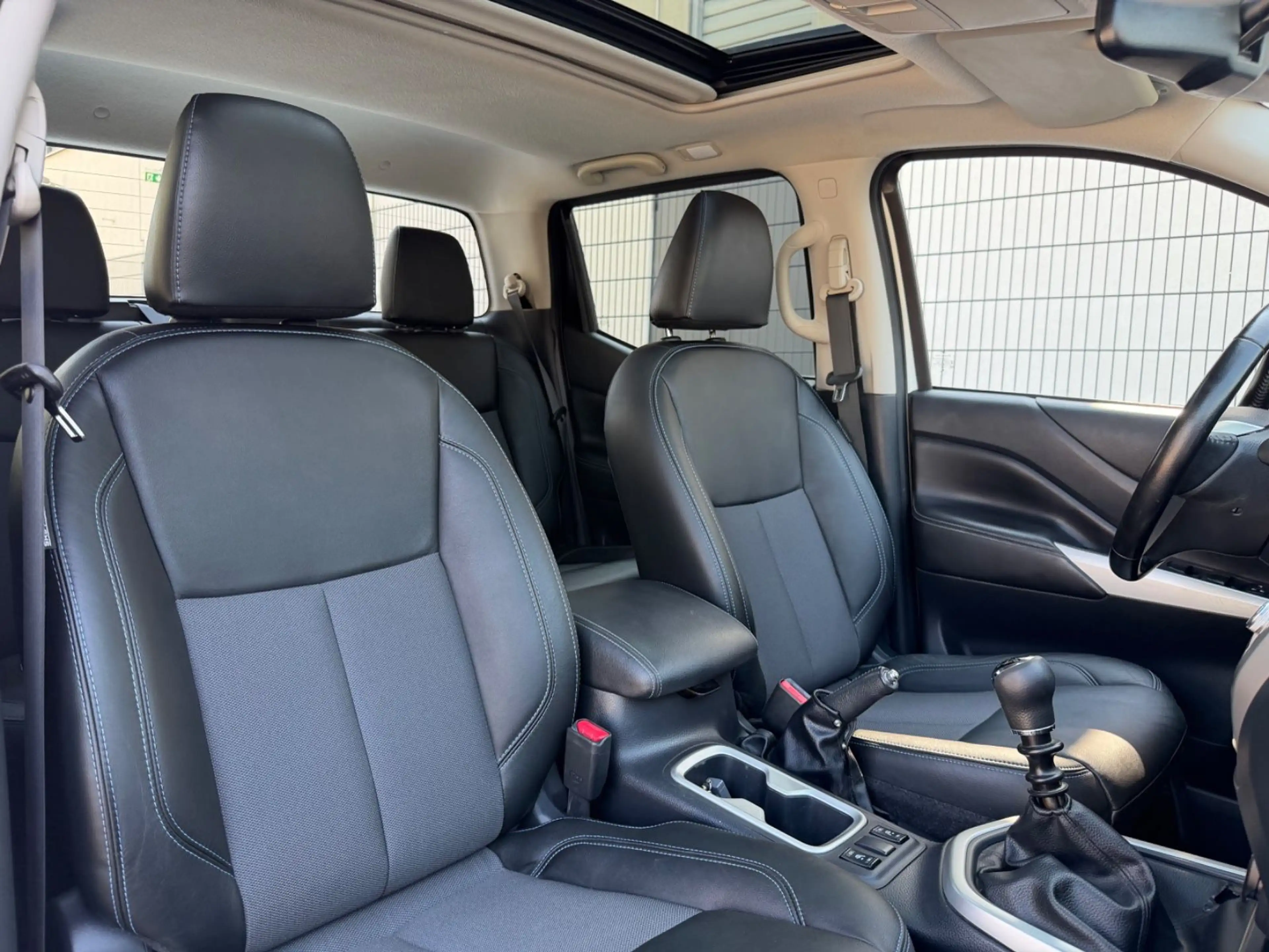 Nissan Navara NP300 N-Guard Double Cab 4x4 KAMERA/NAVI — photo 10