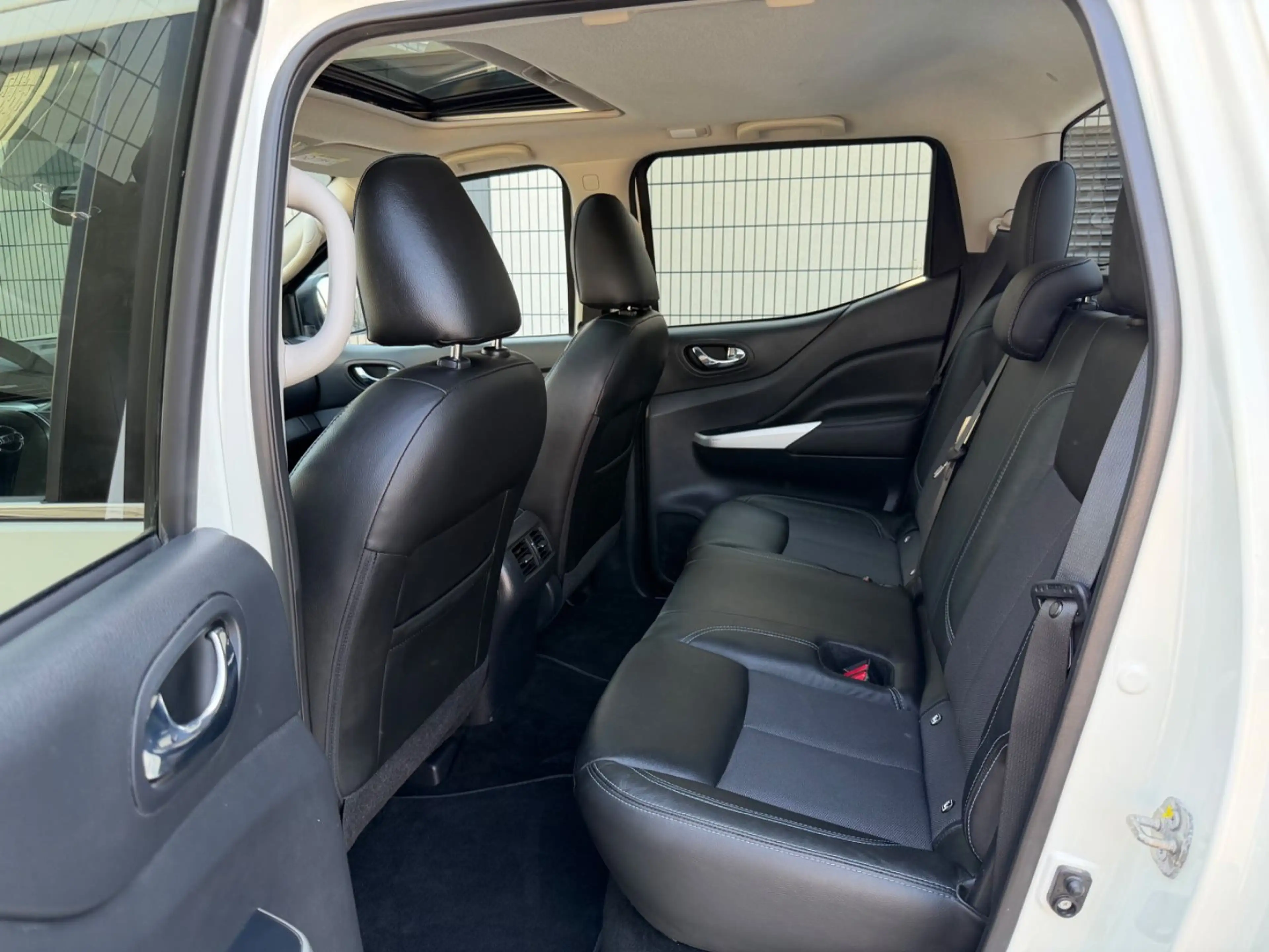 Nissan Navara NP300 N-Guard Double Cab 4x4 KAMERA/NAVI — photo 12