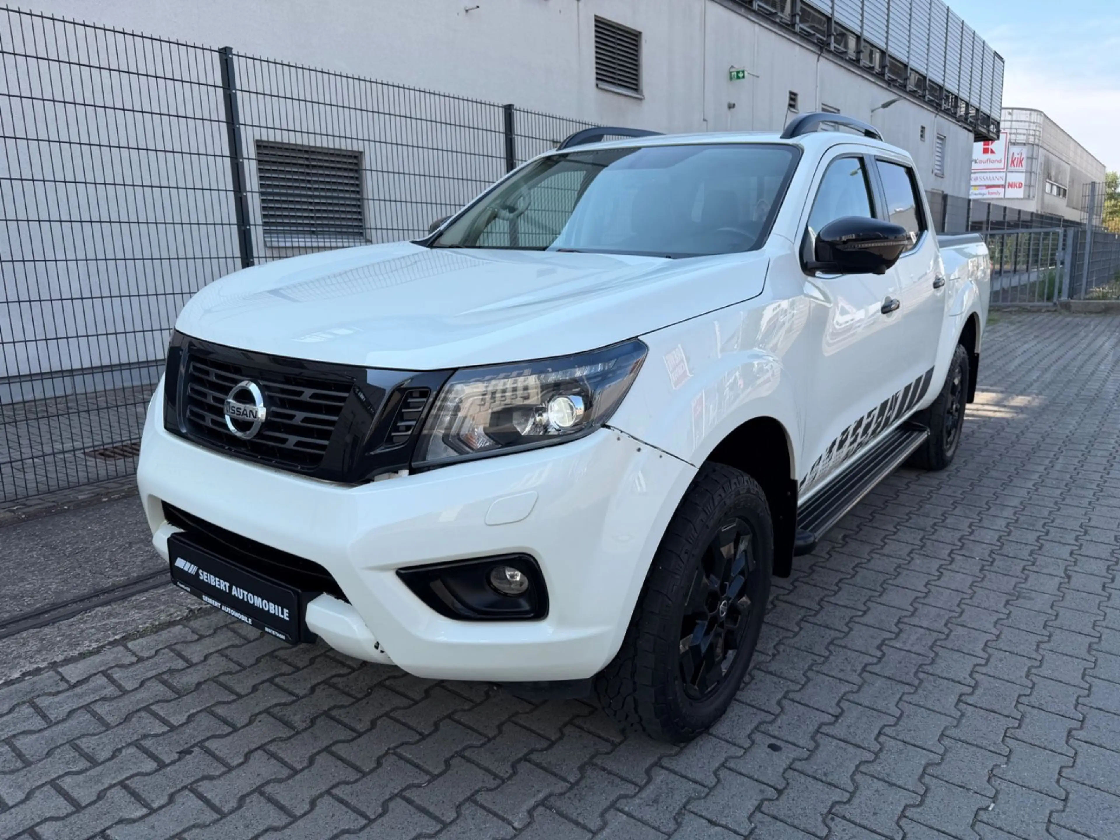 Nissan Navara NP300 N-Guard Double Cab 4x4 KAMERA/NAVI — photo 9