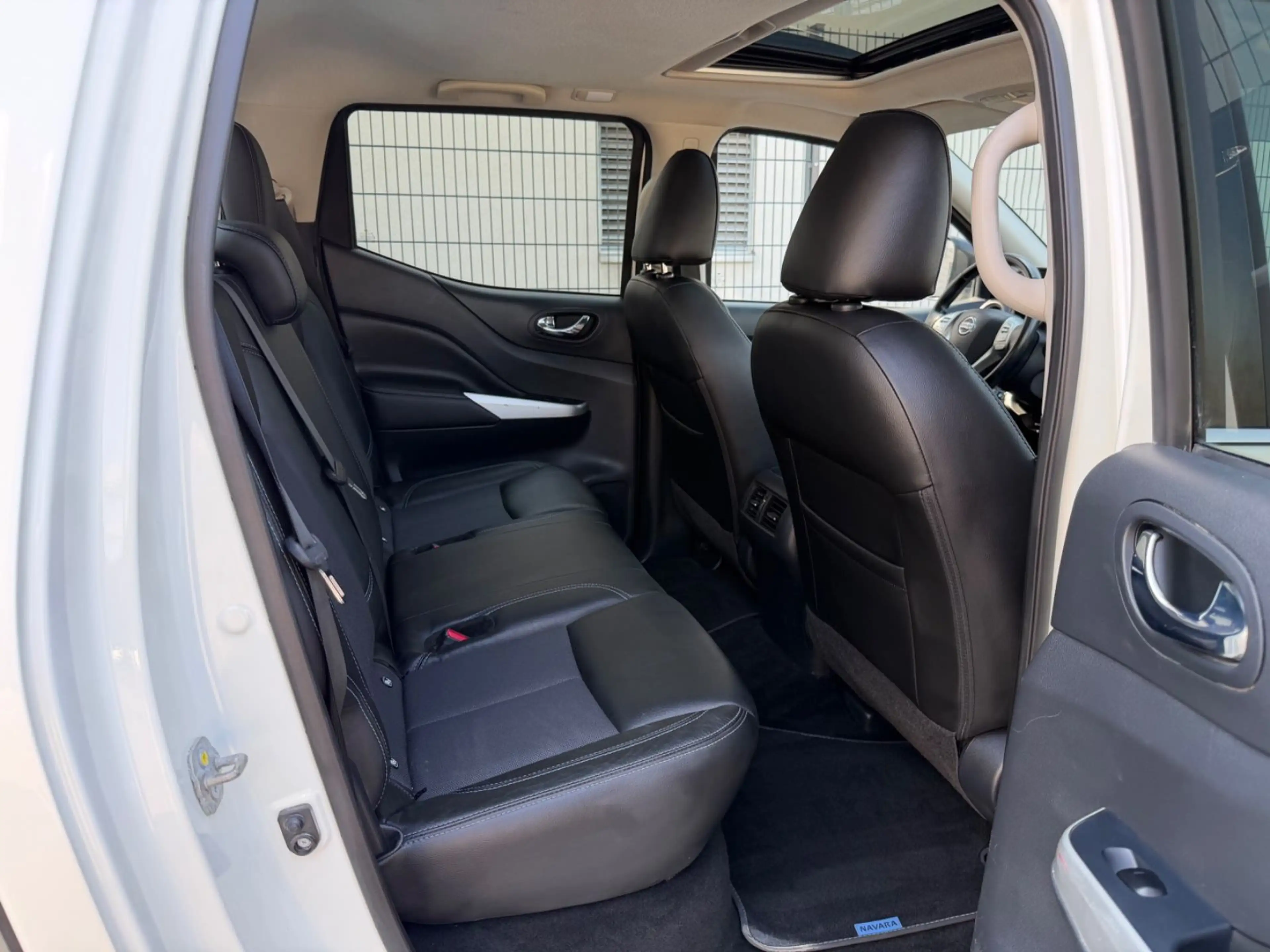 Nissan Navara NP300 N-Guard Double Cab 4x4 KAMERA/NAVI — photo 13