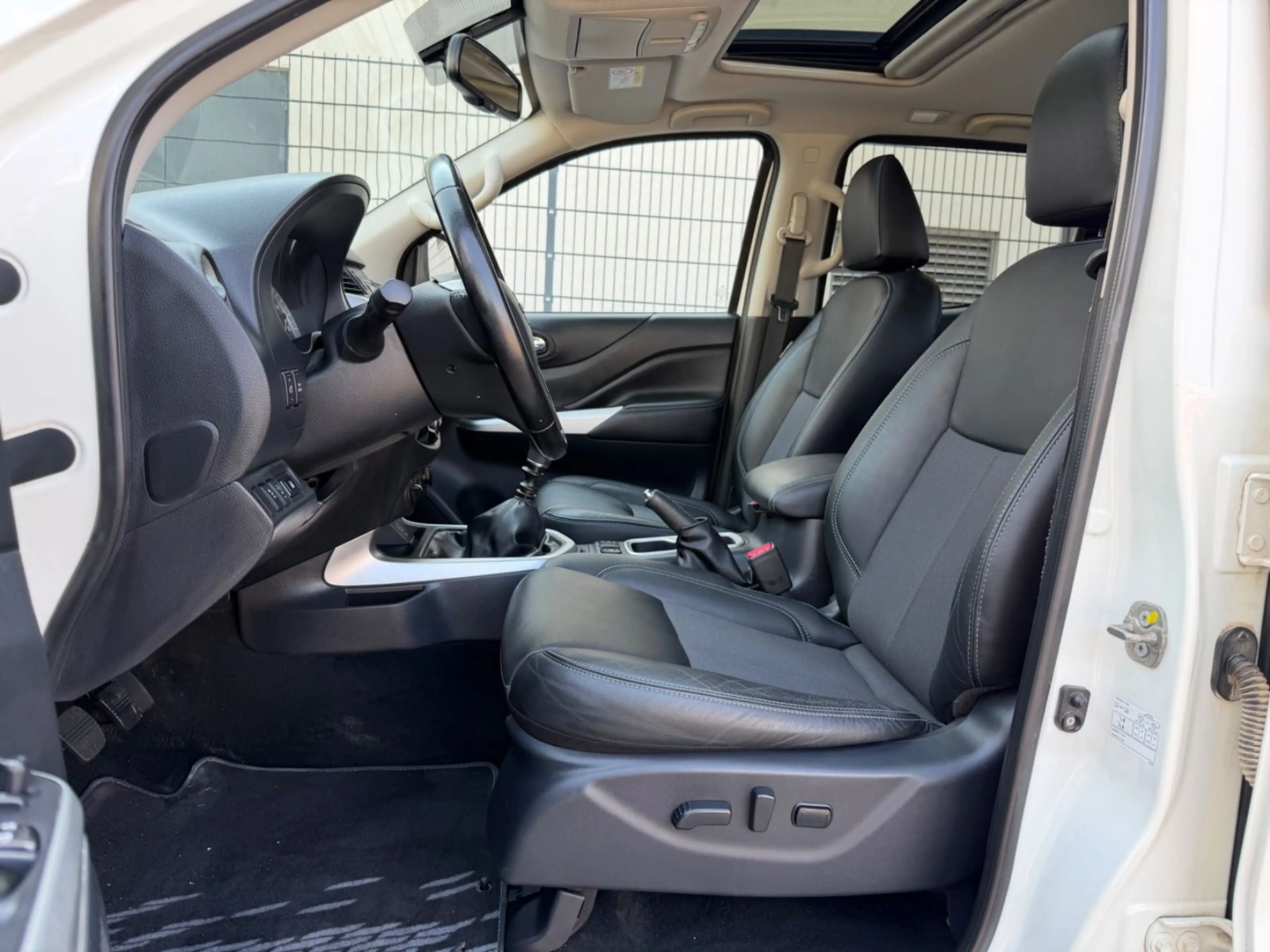 Nissan Navara NP300 N-Guard Double Cab 4x4 KAMERA/NAVI — photo 4