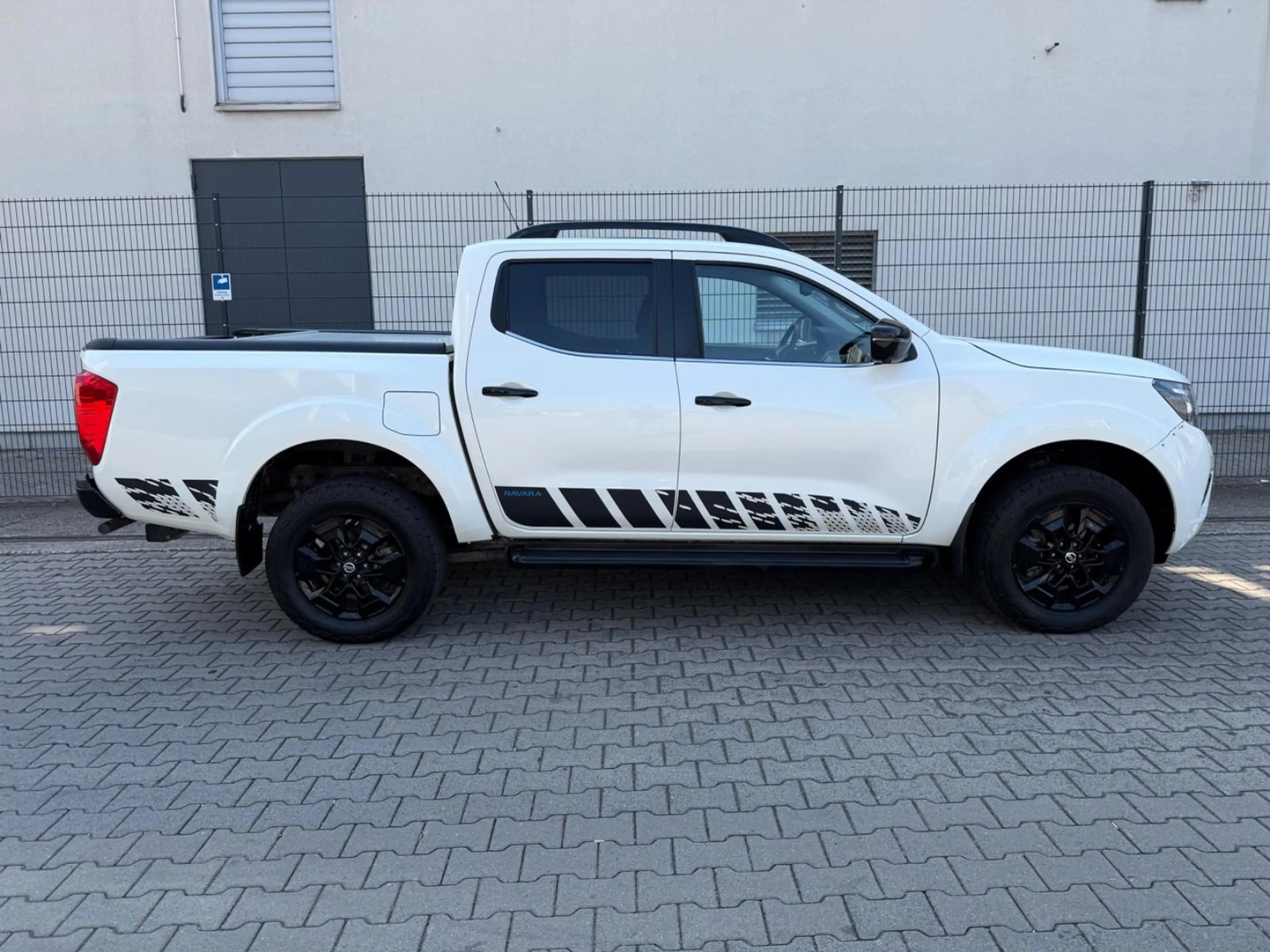 Nissan Navara NP300 N-Guard Double Cab 4x4 KAMERA/NAVI — photo 2