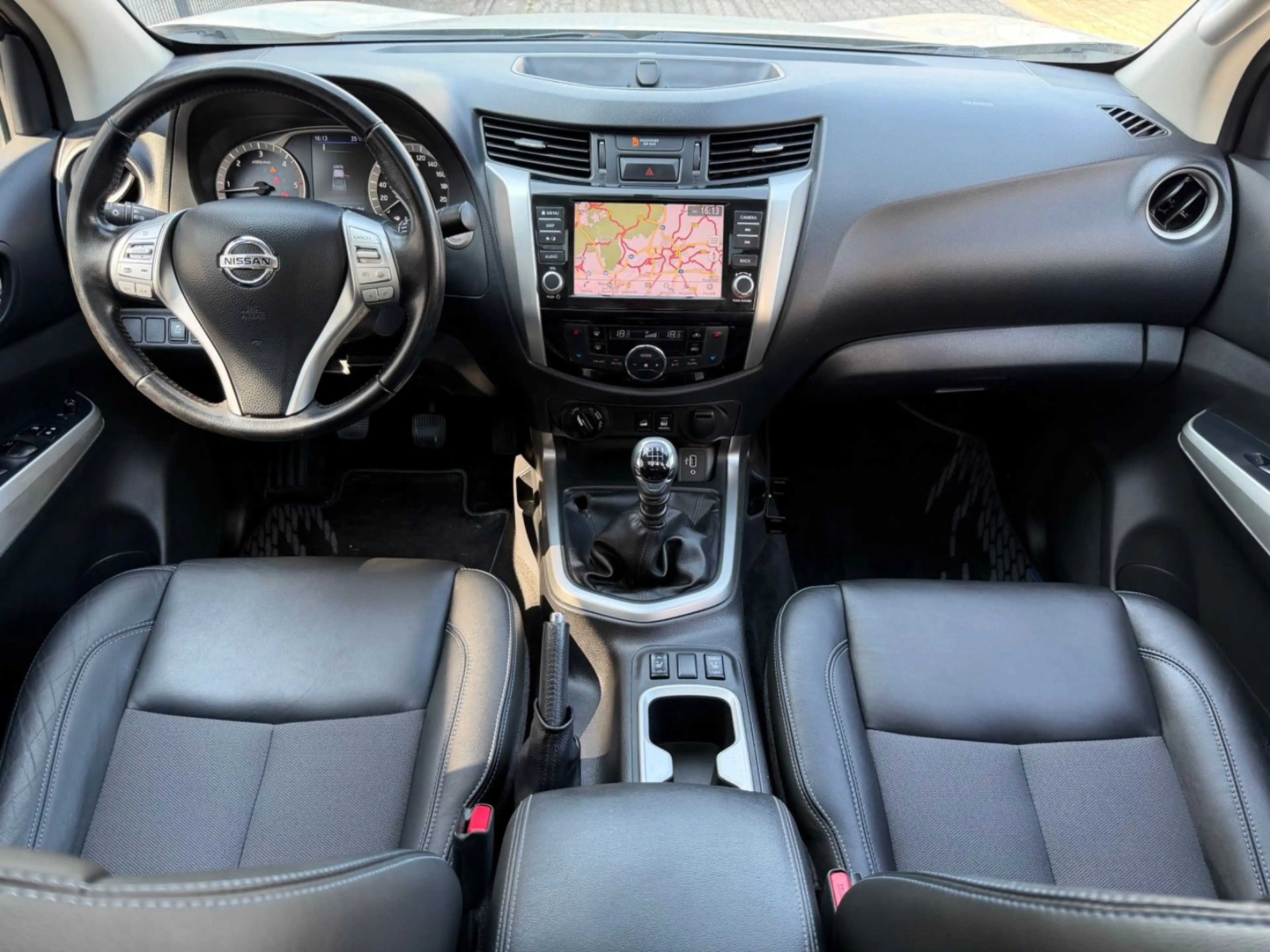 Nissan Navara NP300 N-Guard Double Cab 4x4 KAMERA/NAVI — photo 6