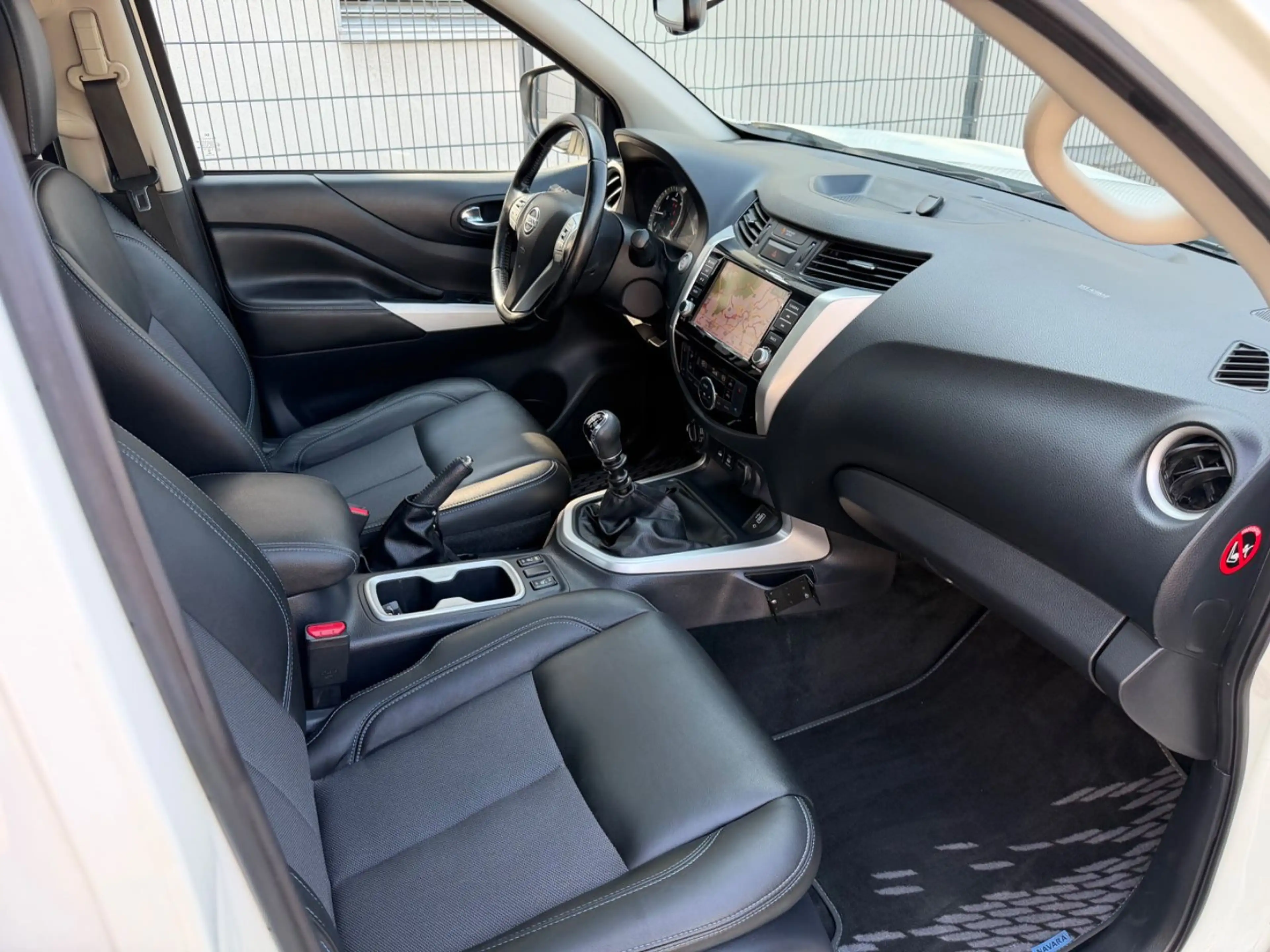 Nissan Navara NP300 N-Guard Double Cab 4x4 KAMERA/NAVI — photo 11