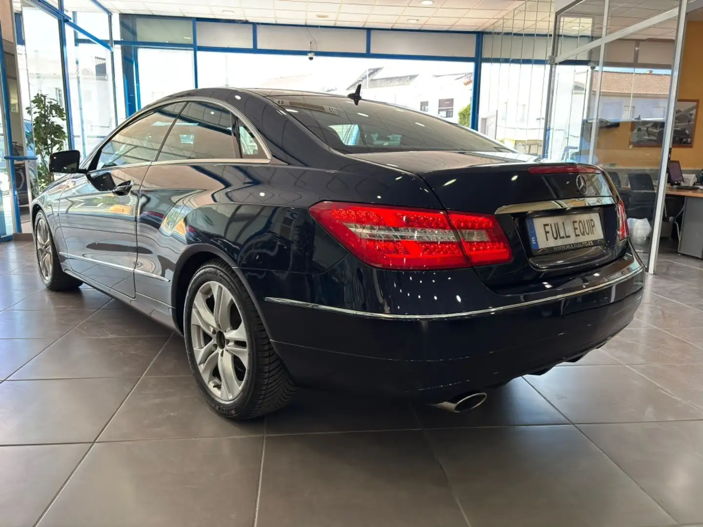 Mercedes-Benz MERCEDES-BENZ Clase E Deportivo  Automático de 2 Bleu - 2