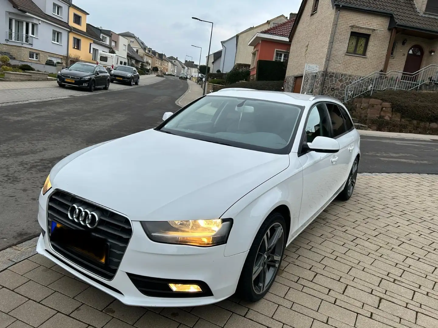 Audi A4 Avant 2.0 TDI DPF S line Sportpaket Blanc - 1