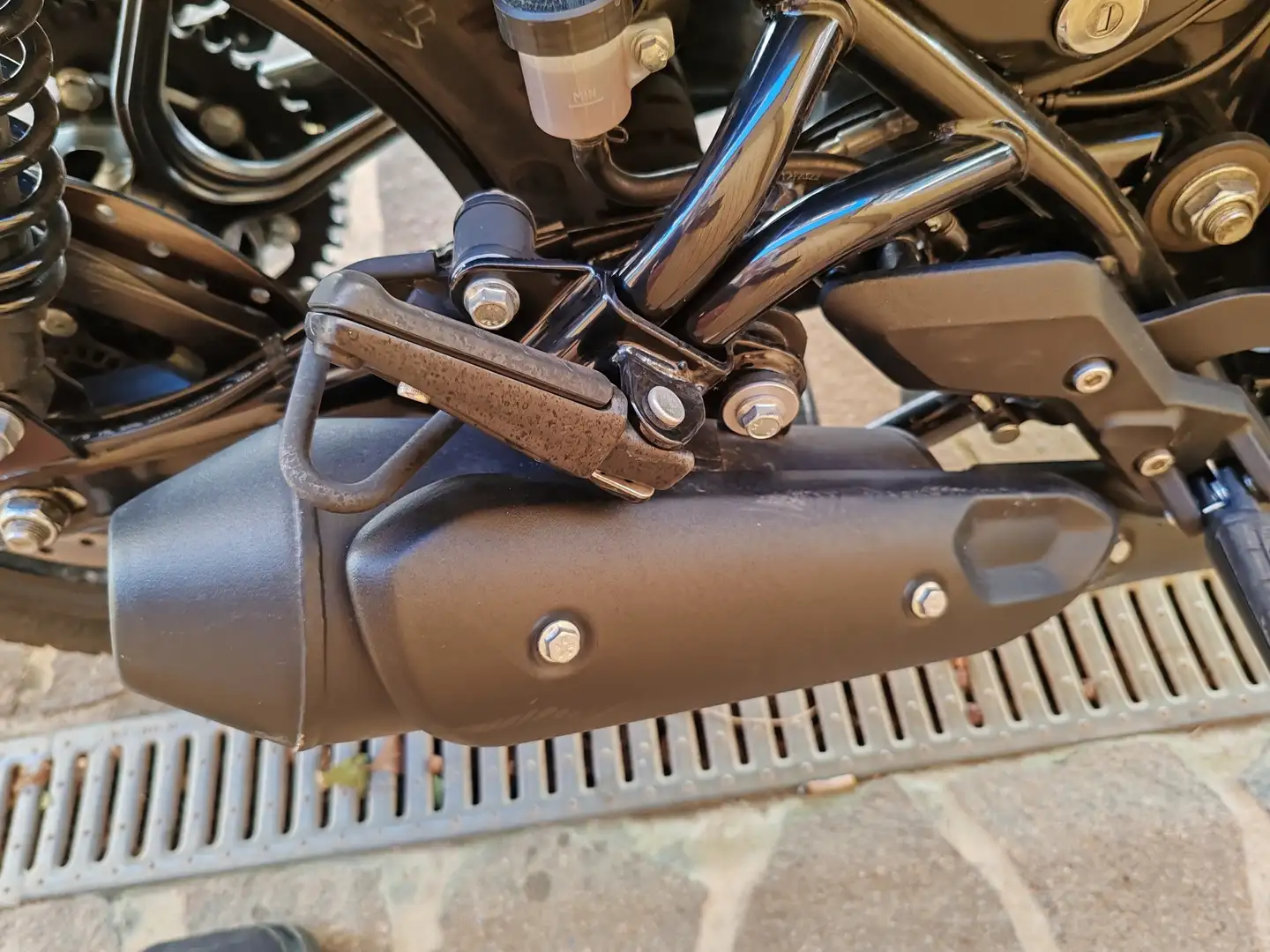 Royal Enfield Rosso - 2