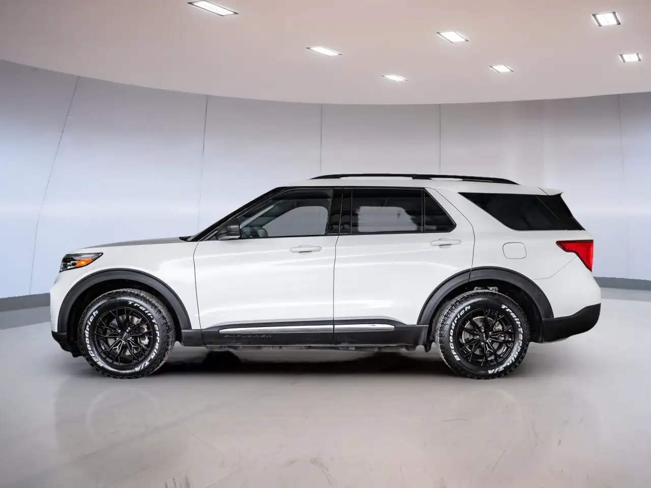 Ford Explorer снимка Ford Explorer