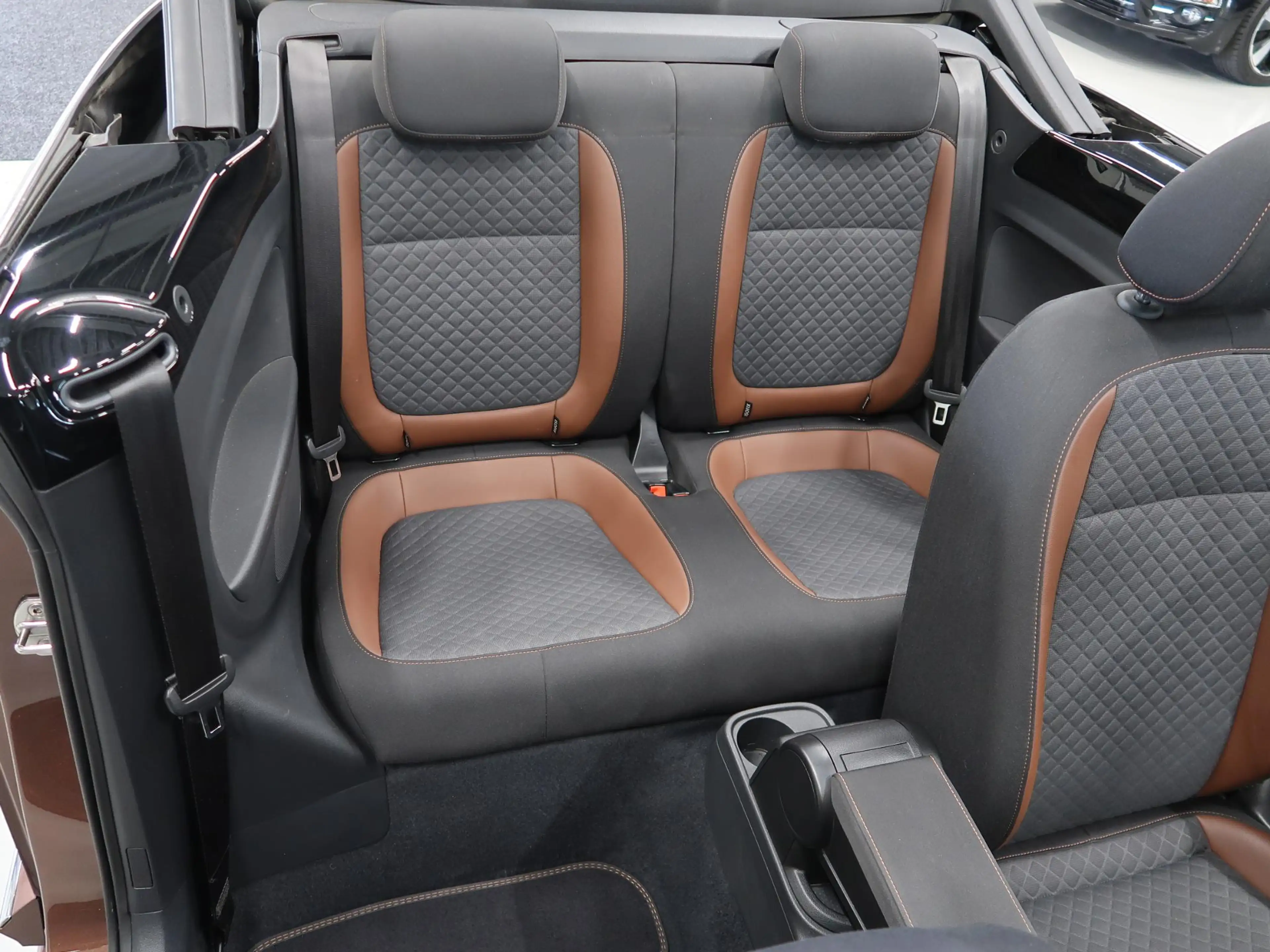 Volkswagen Beetle Cabriolet 1.2 TSI Allstar Automaat Camera App conn — photo 38