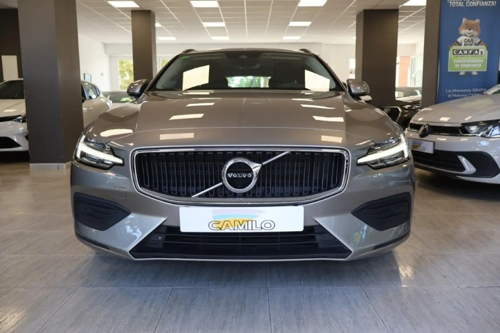 Volvo V60 B4 Momentum Pro Aut. Gris - 2