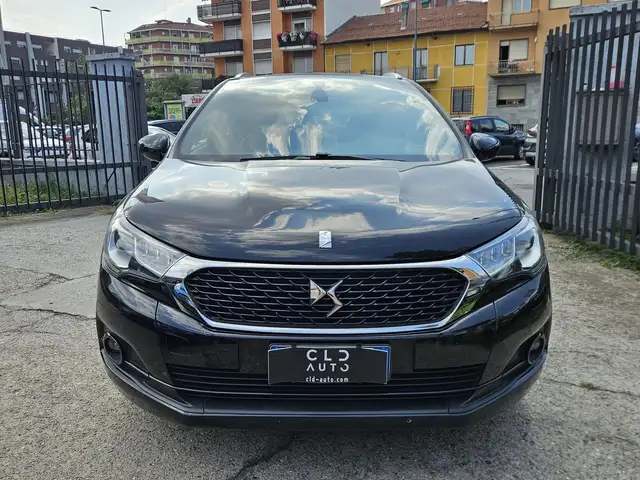 DS Automobiles DS 4 Crossback view 2